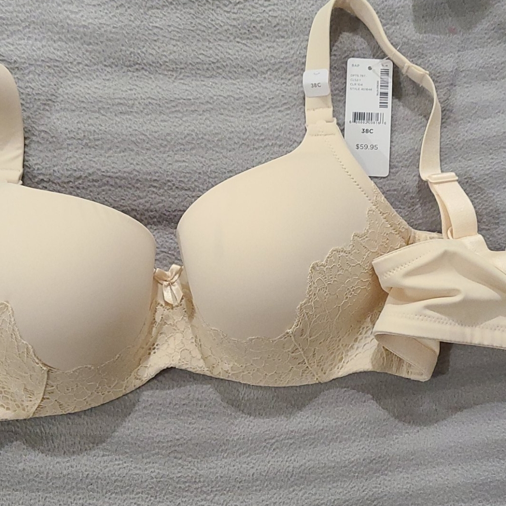 Nusing bra with back closure and lace detailing